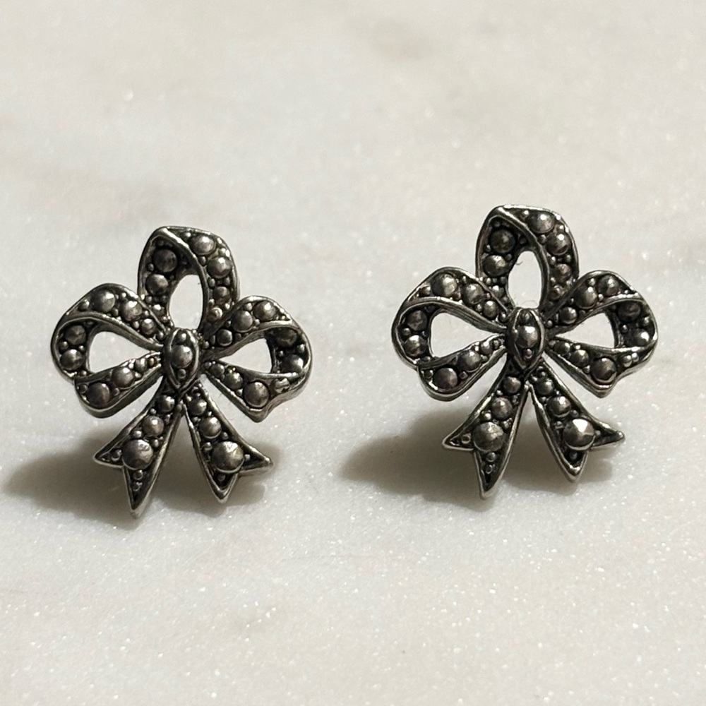 Vintage Avon Silver Tone 1987 Romantic Bow Post Earrings